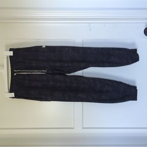 Vuori Camo Joggers Size XS